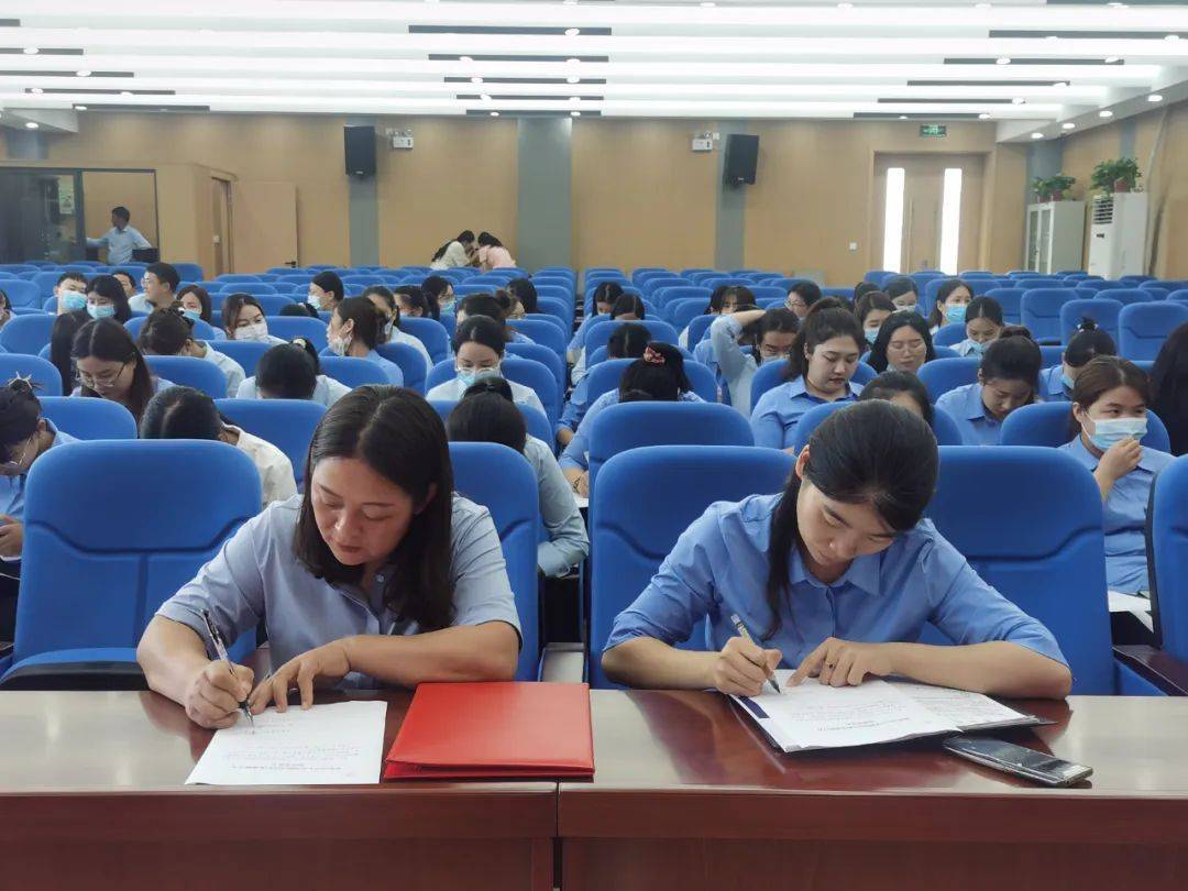 以学成才 以德育人