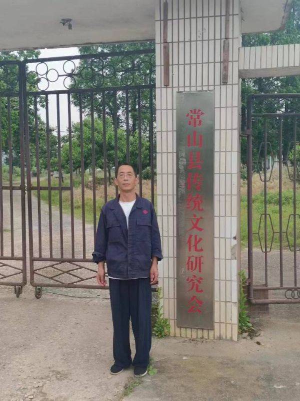 以德育人 以德启智