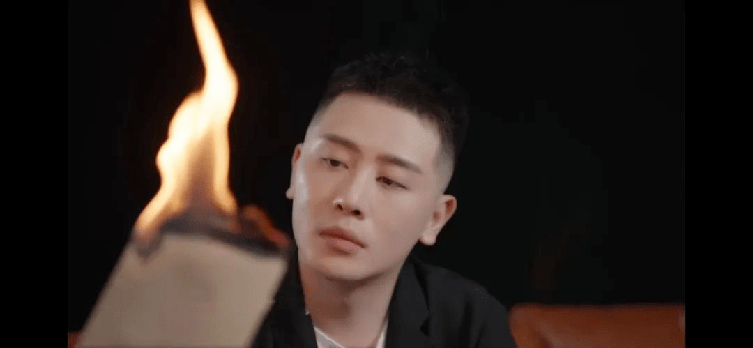 你和年入过亿的爆红主播<strong></p>
<p>摩尔币</strong>，中间只差一位隐秘的资本大佬