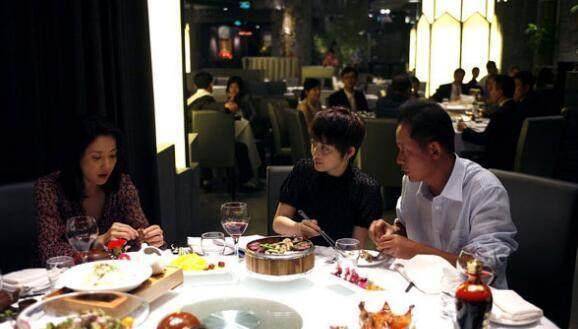 她是吴秀波的恩人<strong></p>
<p>今合币</strong>，今为张若昀的后妈，与前夫分分合合又破镜重圆