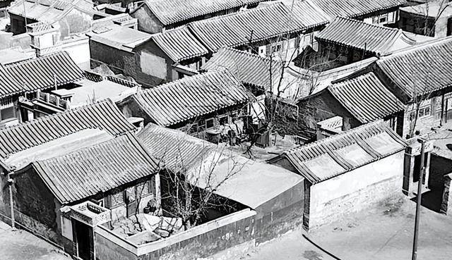 鲁迅当时月工资为350块大洋<strong></p>
<p>大洋币</strong>，如果换算成人民币，相当于多少钱？