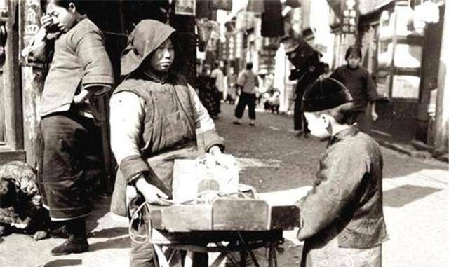 都知道袁大头<strong></p>
<p>大洋币</strong>，那民国时期的一块大洋，等于现在多少人民币呢？