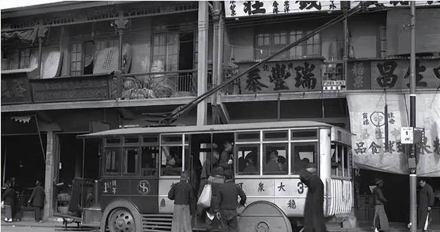 民国时期的一块大洋<strong></p>
<p>大洋币</strong>，折算成现在的人民币，大概是多少钱？