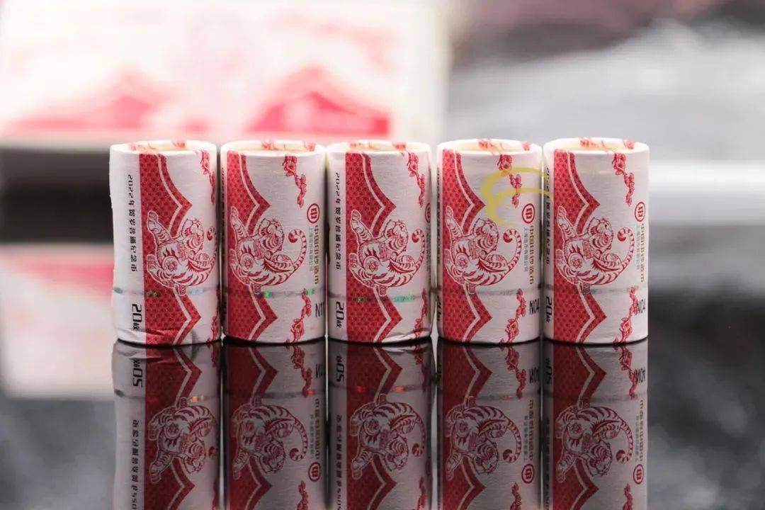 热门纪念币值多少了？虎币回暖<strong></p>
<p>币聊币</strong>，泰山币再度火热