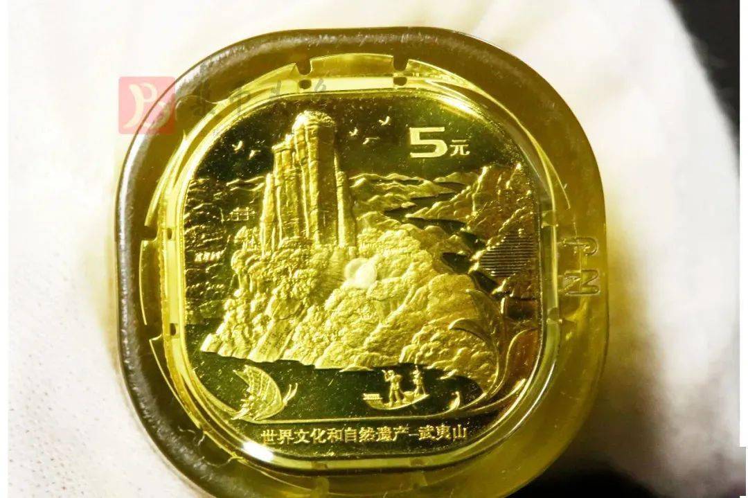 节后币市黑马！这枚异形币暴涨3200+！5元币同时发行<strong></p>
<p>币聊币</strong>，分批预约！
