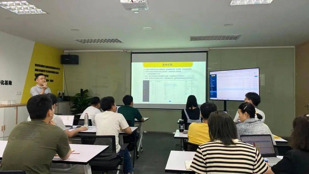 “奈雪币”引争议；喜茶联名梦华录爆单；咖啡之翼亿元融资|周报