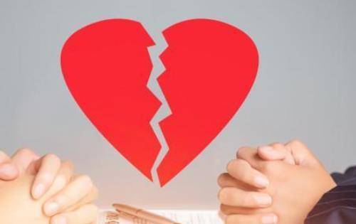 伺候二婚丈夫十年<strong></p>
<p>币巢</strong>，他分前妻儿子50万财产，却给我留下20万的欠债