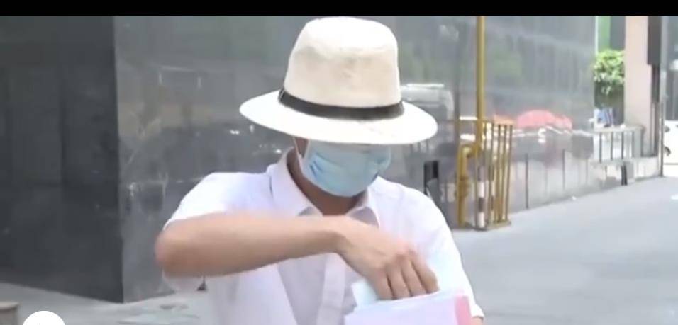 男子1亿元被银行私吞<strong></p>
<p>银行外汇手续</strong>，讨说法反被怼，银行：手续合法！不服告我
