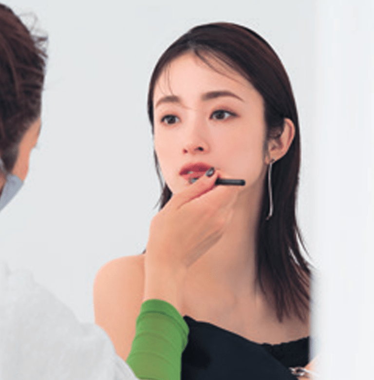 HB FOCUS | 上户彩：最快10分钟<strong></p>
<p>hb</strong>，即可通过妆容转变角色！