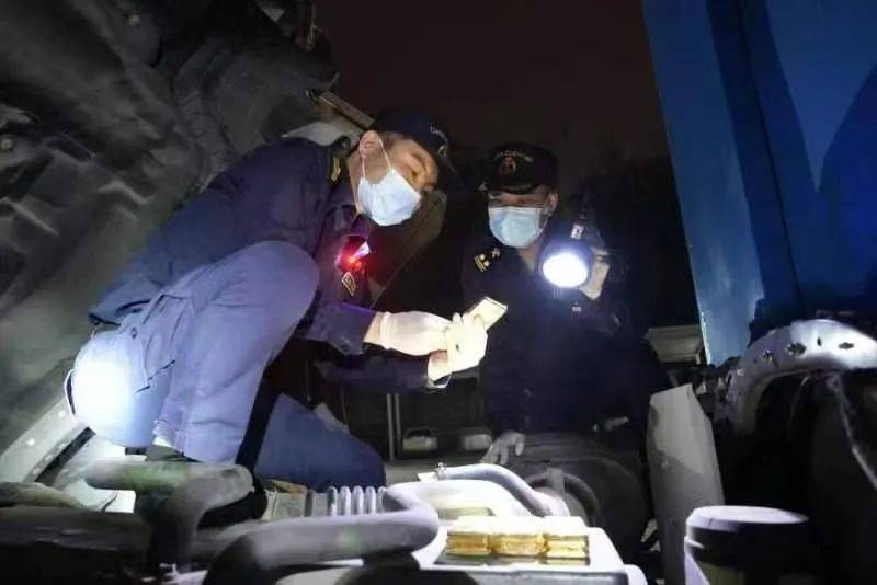 深圳海关查获藏匿走私黄金30千克<strong></p>
<p>币万交易所</strong>，案值约1400万元人民币