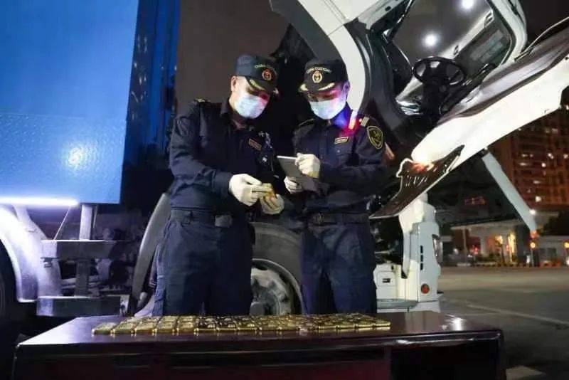 深圳海关查获藏匿走私黄金30千克<strong></p>
<p>币万交易所</strong>，案值约1400万元人民币