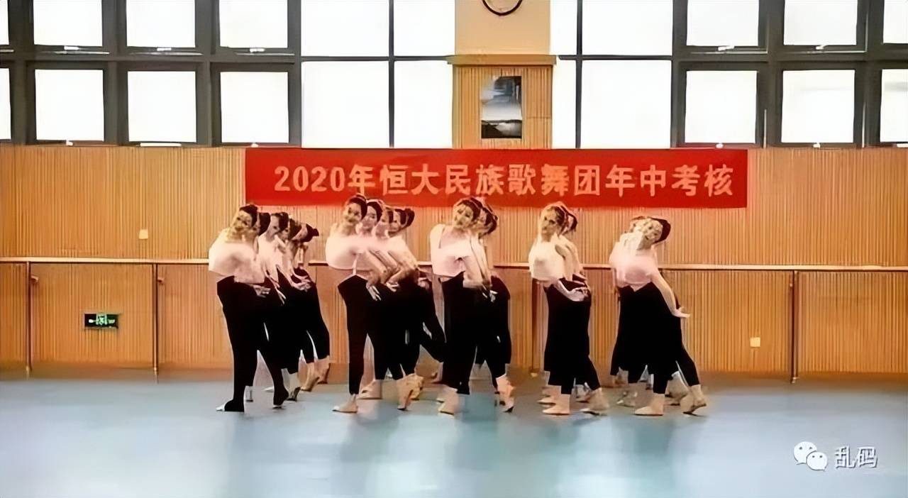 白珊珊遭网暴报警<strong></p>
<p>币团网</strong>，万亿恒大塌房、歌舞团何罪？