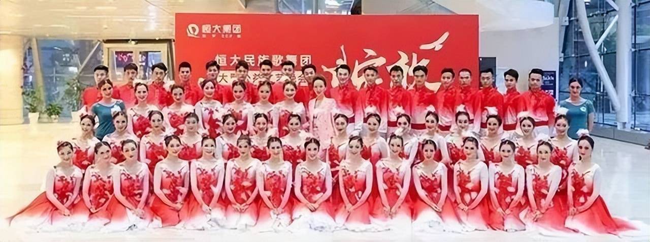 白珊珊遭网暴报警<strong></p>
<p>币团网</strong>，万亿恒大塌房、歌舞团何罪？