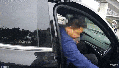厦门街头惊现神秘男子疯狂“撒币”<strong></p>
<p>酷币网</strong>！现金1分钟内被疯抢？网传原因是它？警方已介入！
