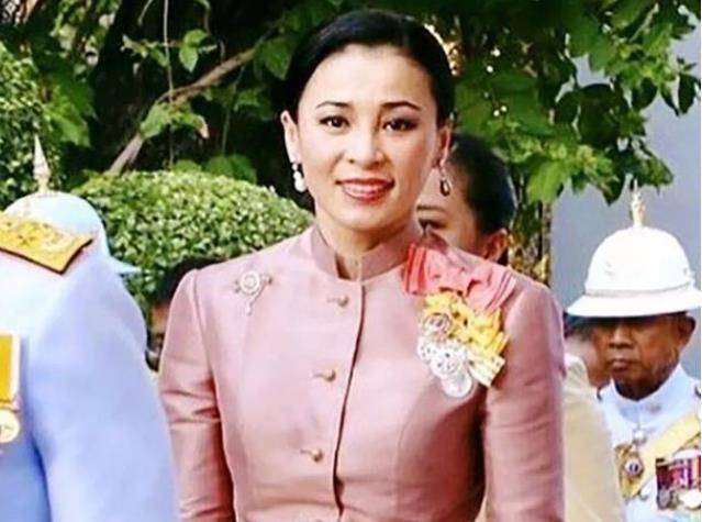 苏提达王后好幸福！68岁泰王终于回归家庭<strong></p>
<p>泰好交易所</strong>，给爱妻满满的安全感