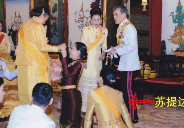 苏提达王后好幸福！68岁泰王终于回归家庭<strong></p>
<p>泰好交易所</strong>，给爱妻满满的安全感