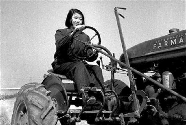 她是被印在人民币上的女拖拉机手<strong></p>
<p>知币上哪个交易所</strong>，晚年才知是自己，一月份去世了