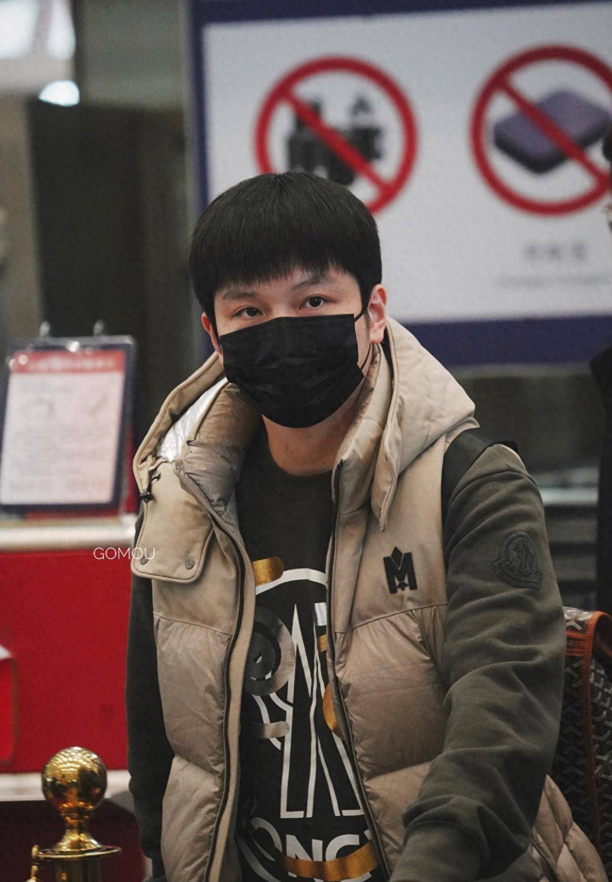 樊振东仁川行卫衣背包挂饰近三万元人民币<strong></p>
<p>币行交易所</strong>，网友：王楚钦更胜一筹