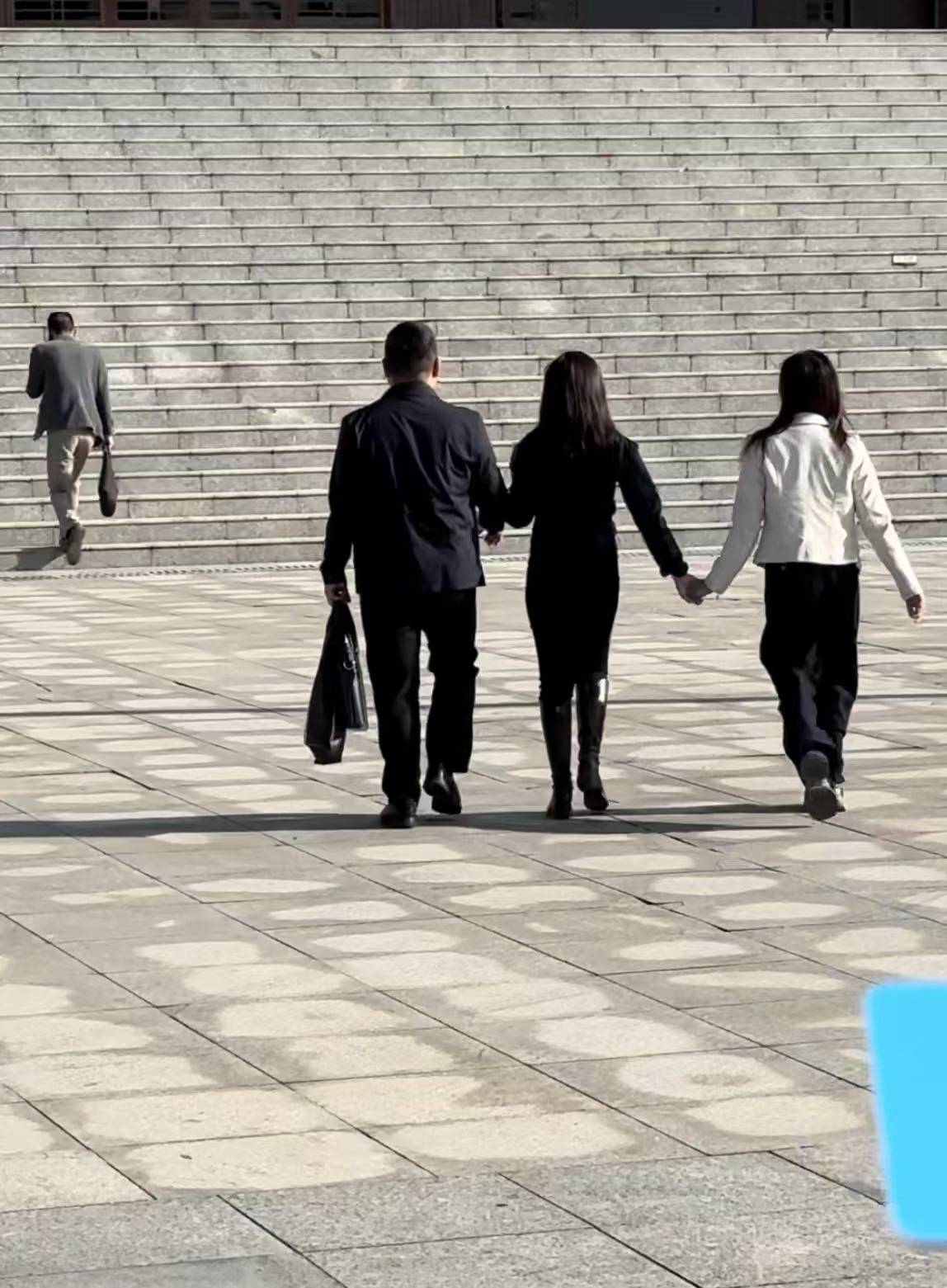 死刑！余华英拐卖儿童案重审宣判<strong></p>
<p>币安交易所白皮书</strong>，其当庭表示上诉