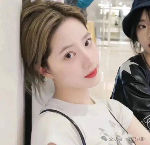 前几年还被嘲长得土<strong></p>
<p>币淘交易所</strong>，如今逆袭成大美女了？！