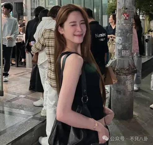 前几年还被嘲长得土<strong></p>
<p>币淘交易所</strong>，如今逆袭成大美女了？！