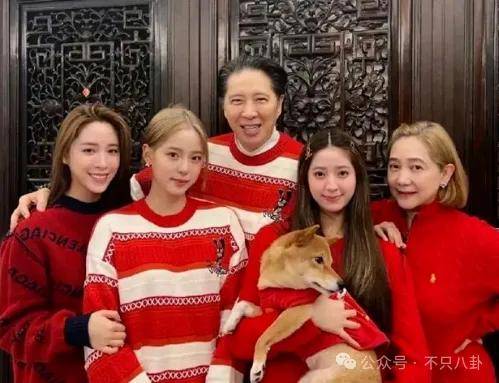 前几年还被嘲长得土<strong></p>
<p>币淘交易所</strong>，如今逆袭成大美女了？！