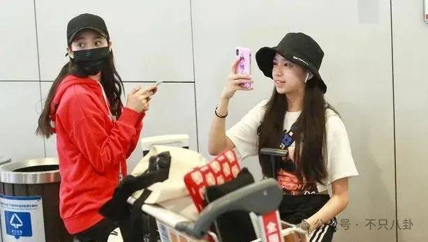 前几年还被嘲长得土<strong></p>
<p>币淘交易所</strong>，如今逆袭成大美女了？！