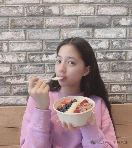前几年还被嘲长得土<strong></p>
<p>币淘交易所</strong>，如今逆袭成大美女了？！