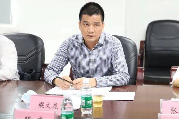 她任深圳一区司法局局长<strong></p>
<p>币淘交易所</strong>，曾任区委政法委副书记