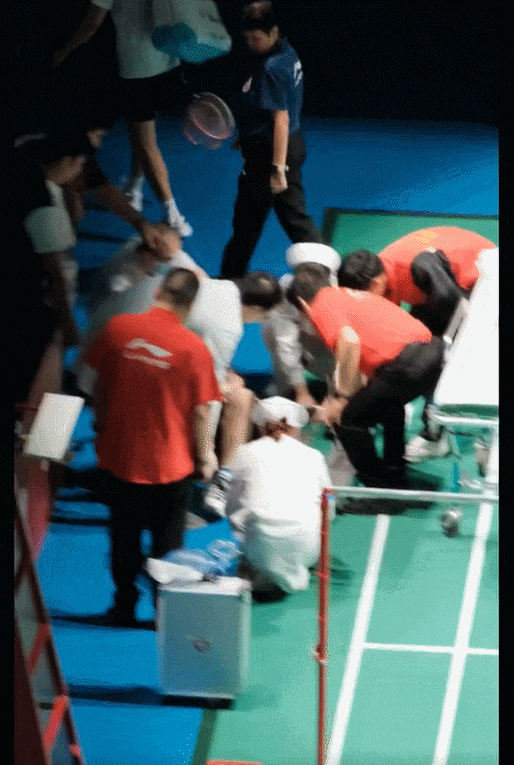 比赛中突发意外<strong></p>
<p>币夫交易所排第几</strong>，世界第一被抬上担架