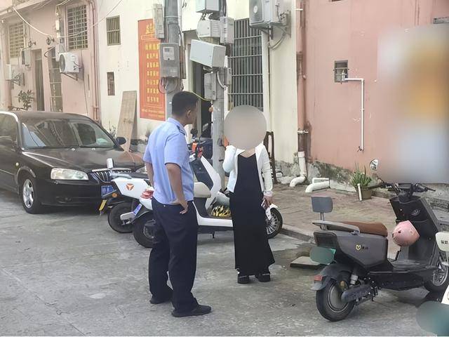 一女子肇事逃逸后仍去逛街<strong></p>
<p>币和网交易所</strong>，被抓后竟称：是路人劝我走的