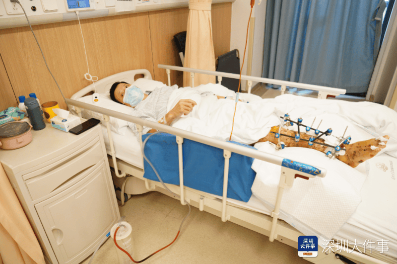 失血过半！深圳男子被三四百斤模具砸到<strong></p>
<p>人气币交易所</strong>，医生全力抢救