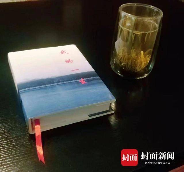 一本能赚3万元<strong></p>
<p>thb币上哪个交易所</strong>！帮老人代写回忆录成“银发经济”新风口？｜封面深镜