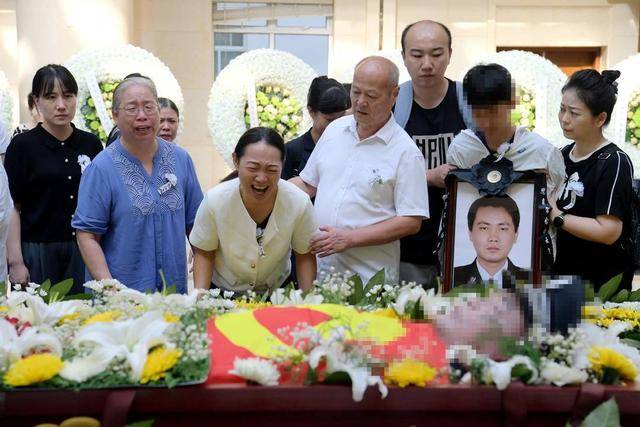 痛心<strong></p>
<p>币安交易所排名</strong>！武汉版“八里河派出所”所长凌晨在所里倒下 年仅52岁