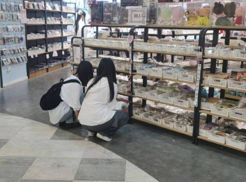 成百上千地买<strong></p>
<p>星联交易所</strong>，北京还有中小学生因此被骗！“谷子”到底是啥？