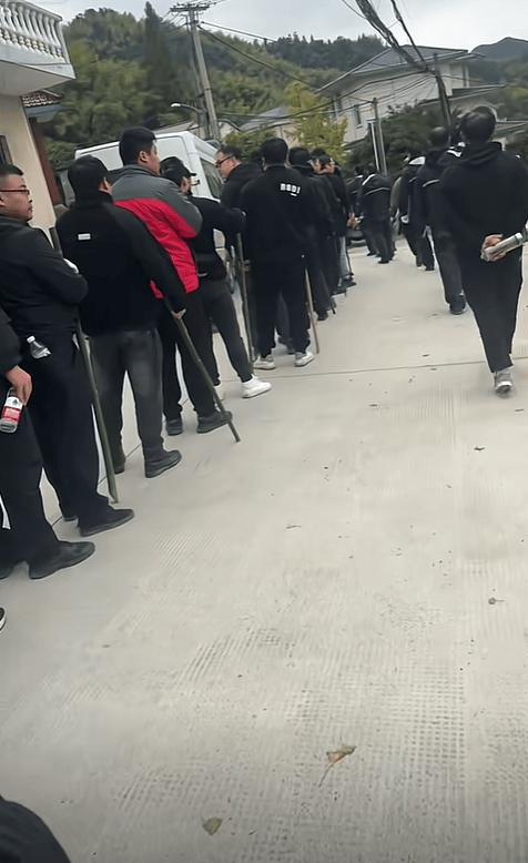 浙江诸暨重大刑案54岁徐一平在逃<strong></p>
<p>两个交易所币能互转吗</strong>，警方悬赏3万追凶！村民：他杀妻并碎尸