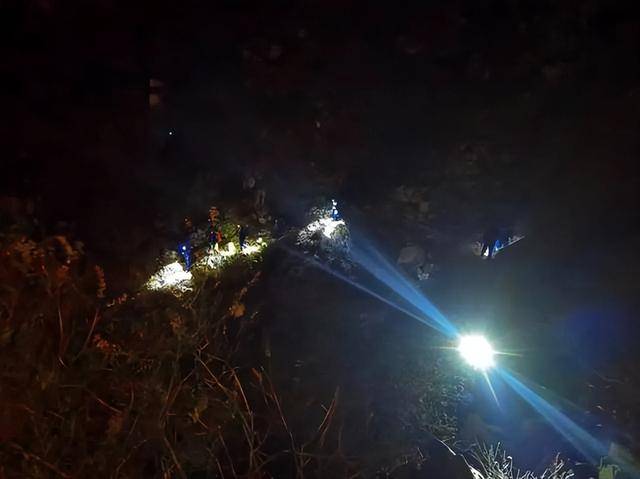 北京一18岁小伙只带了手机爬野山被困<strong></p>
<p>币行情交易所</strong>，18人连夜救援