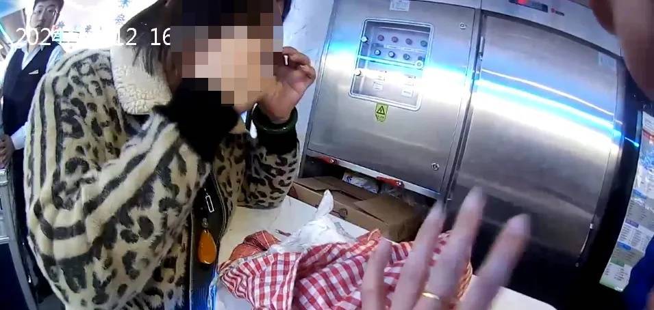 列车上<strong></p>
<p>币诚交易所</strong>，突然传来哭声，女子从包中拿出根断指……