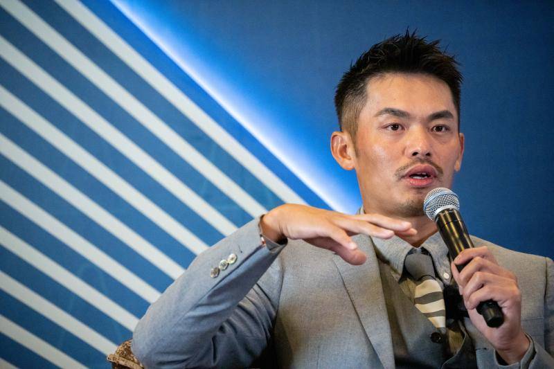 林丹：<strong></p>
<p>货币交易所价格</strong>我希望通过“林丹杯”让更多人喜欢这项运动