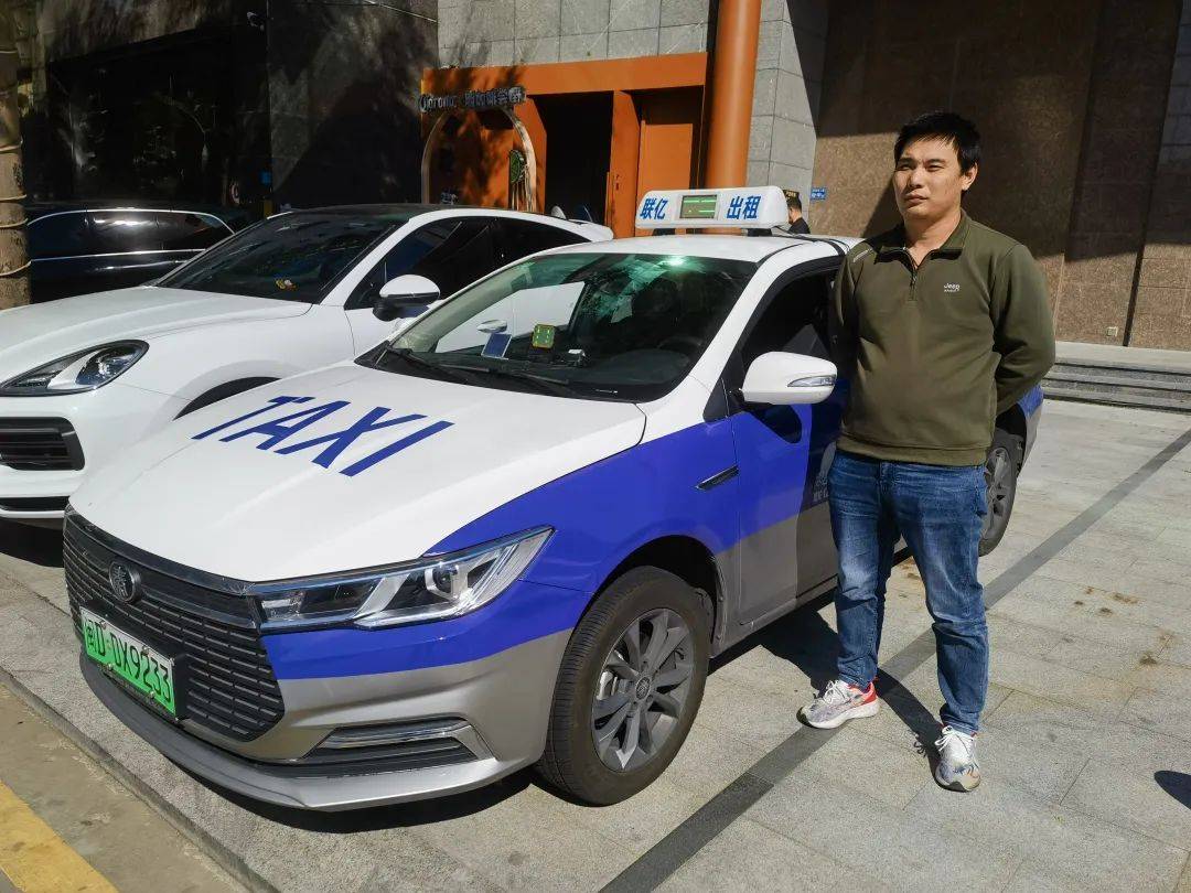 “不可思议！”行李箱遗落厦门出租车10天<strong></p>
<p>F8交易所</strong>，一条留言，5小时找回！