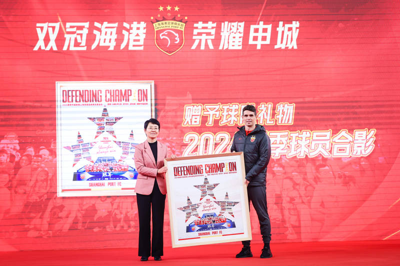 创始人徐根宝欲返还香槟<strong></p>
<p>F8交易所</strong>，投资方说出三个致敬，“双冠王”海港没忘记栽树人！