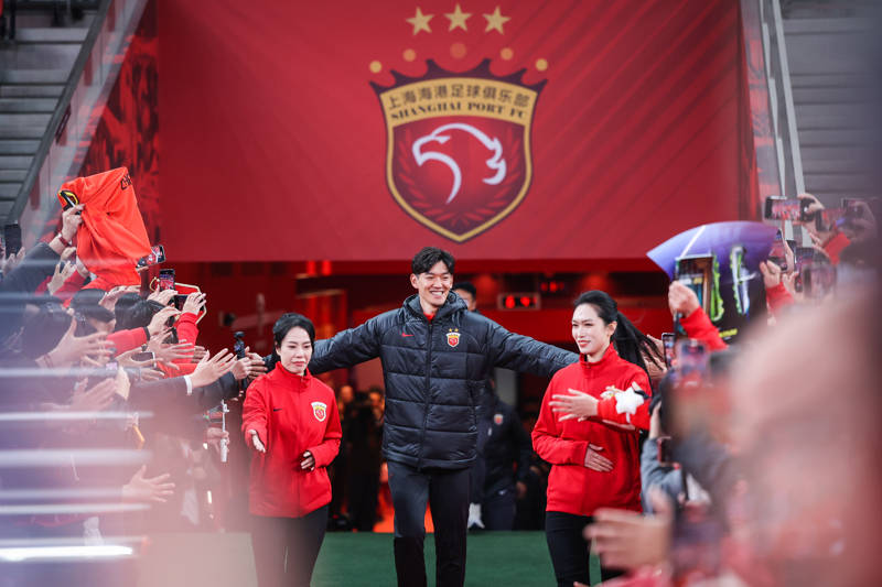 创始人徐根宝欲返还香槟<strong></p>
<p>F8交易所</strong>，投资方说出三个致敬，“双冠王”海港没忘记栽树人！