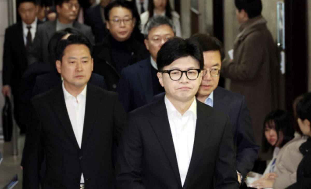 尹锡悦被要求立即下台<strong></p>
<p>香港币加交易所</strong>！总统办公室室长、首席秘书官已集体辞职