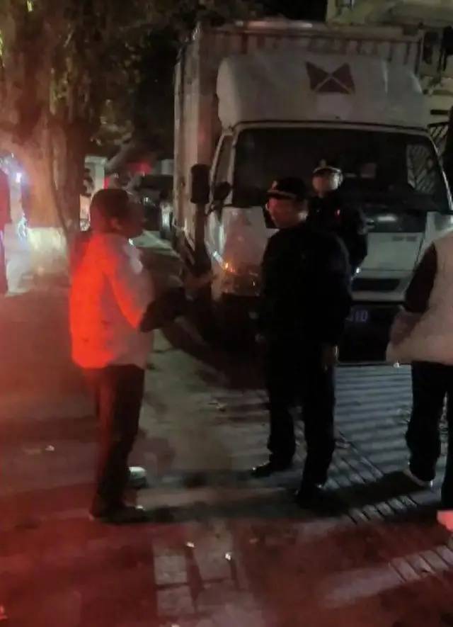 官方通报“摊贩借钱给执法人员交罚款”：涉事执法人员存在言语不当被批评教育<strong></p>
<p>7号交易所</strong>，已致歉