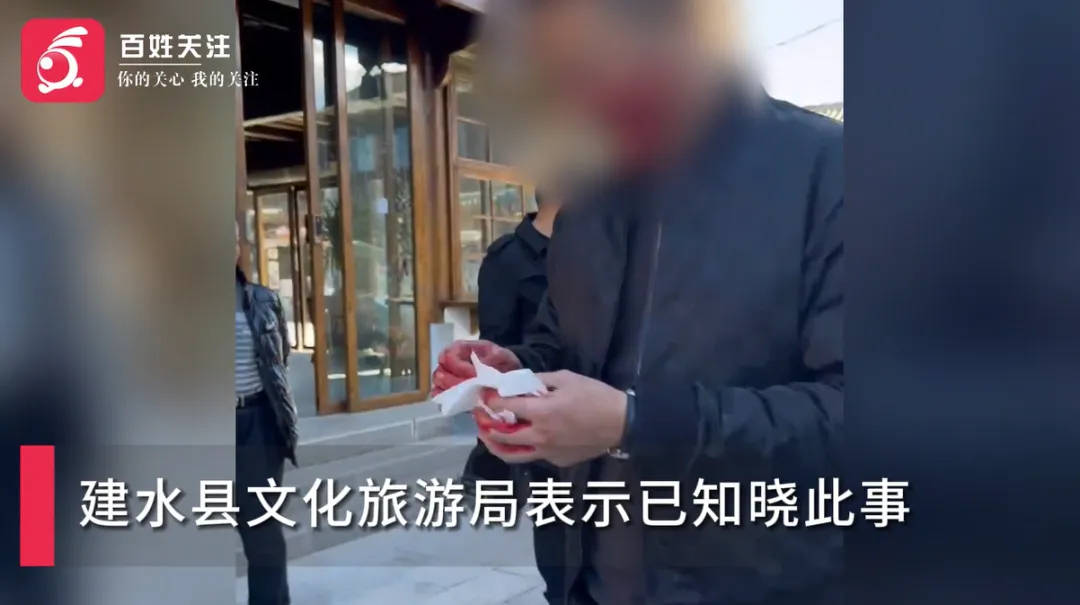 云南一古城商户与游客起冲突<strong></p>
<p>7号交易所</strong>，商户放话：“打电话叫人把你们砍死！”