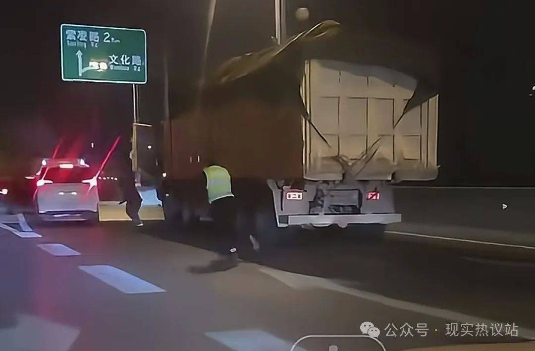 悲剧！郑州货车司机面对执法<strong></p>
<p>7号交易所</strong>，绝望跳桥生命在十秒内消逝