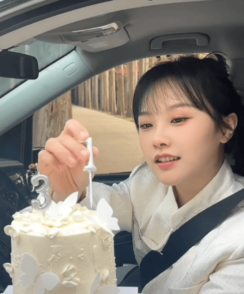 热搜第一<strong></p>
<p>7号交易所</strong>！“挖呀挖”黄老师疑开豪车引热议