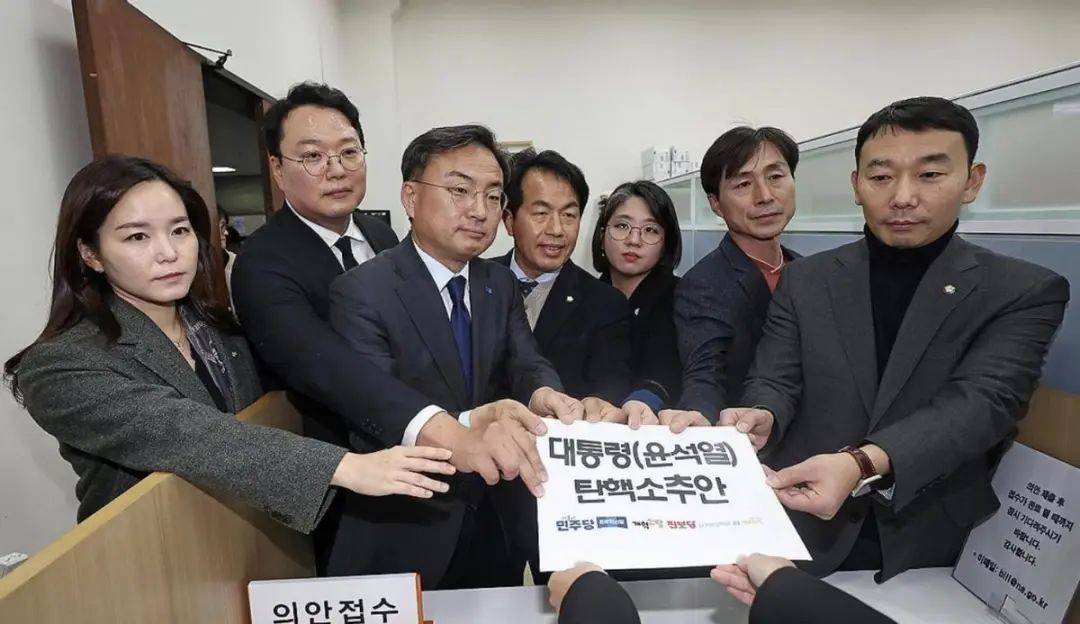 尹锡悦险中求稳：戒严风波逆转<strong></p>
<p>pai币在哪个交易所上线</strong>，国民力量党撑腰，李在明盼破局！