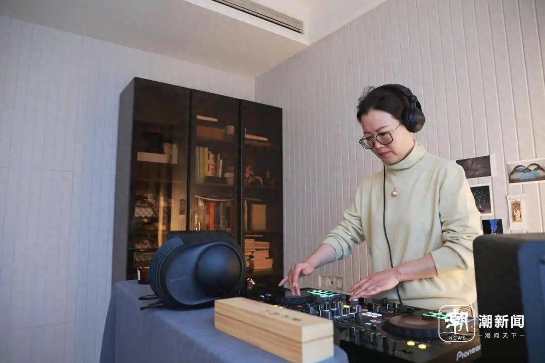 太潮了！53岁杭州退休阿姨当DJ<strong></p>
<p>pai币在哪个交易所上线</strong>，带着年轻人一起蹦迪