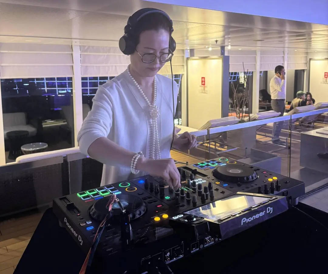 太潮了！53岁杭州退休阿姨当DJ<strong></p>
<p>pai币在哪个交易所上线</strong>，带着年轻人一起蹦迪